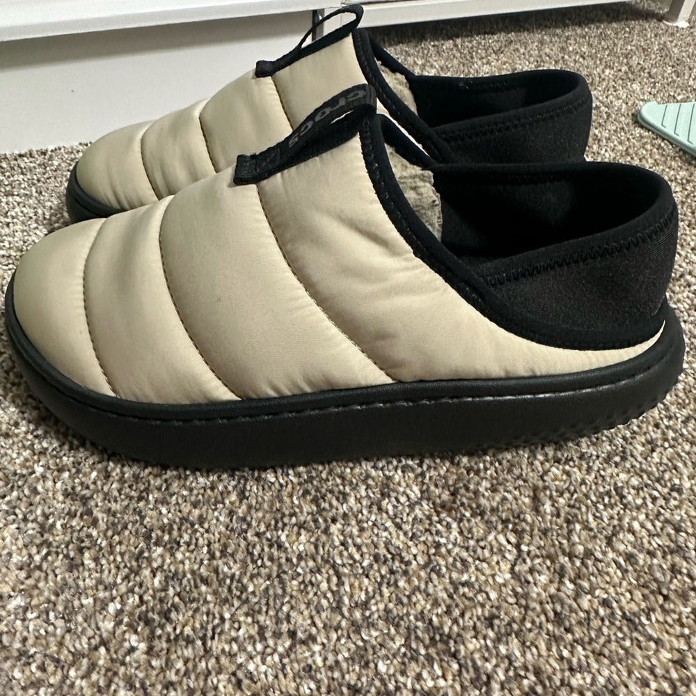 CROCS Kids Slippers in Black and Cream - Picture 4 of 4